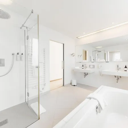 Seehotel Dr. Jilly Pörtschach am Wörthersee