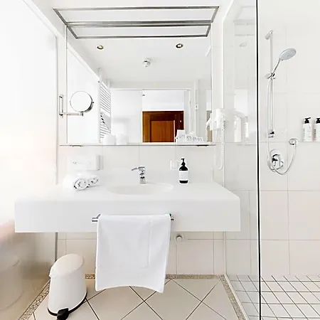 Seehotel Dr. Jilly 4* Pörtschach am Wörthersee